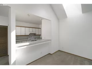 Photo #6: 23668100 Listing