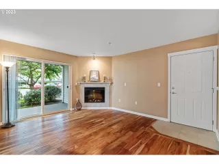 Photo #3: 23668113 Listing