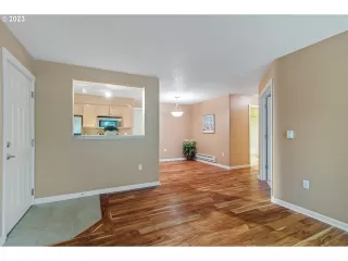 Photo #5: 23668113 Listing