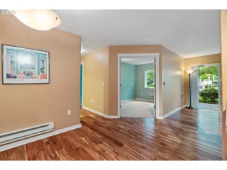 Photo #6: 23668113 Listing