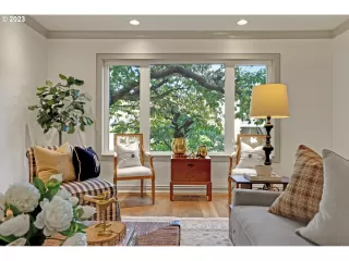 Photo #5: 23668488 Listing