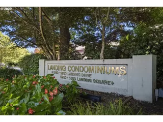 Photo #3: 23669459 Listing