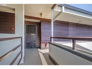 Photo #5: 23669459 Listing