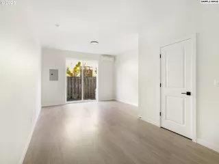 Photo #5: 23671392 Listing