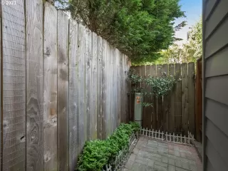 Photo #3: 23672416 Listing