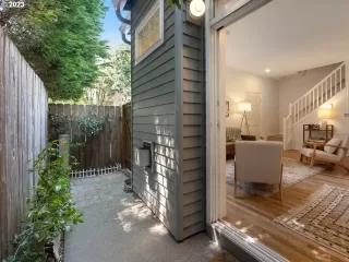 Photo #4: 23672416 Listing