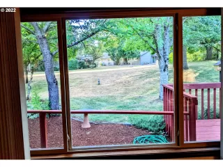 Photo #4: 23672597 Listing