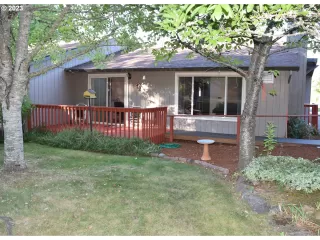 Photo #6: 23672597 Listing