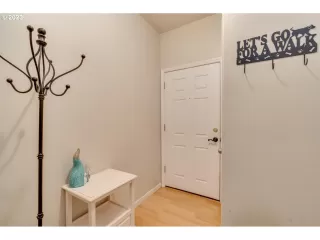 Photo #5: 23673877 Listing 