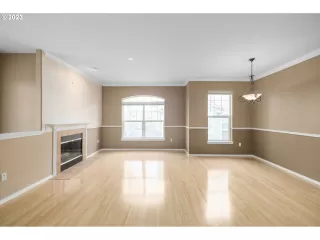 Photo #4: 23673898 Listing