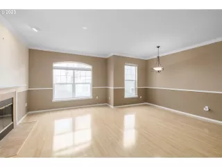 Photo #5: 23673898 Listing