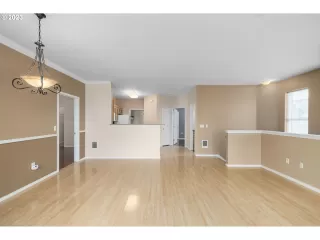 Photo #6: 23673898 Listing