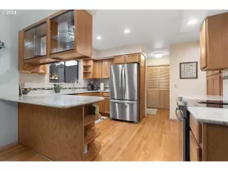 Photo #4: 23674788 Listing