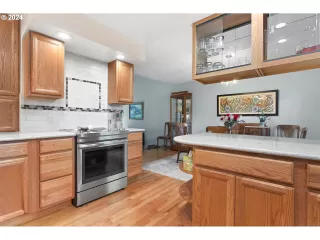 Photo #5: 23674788 Listing