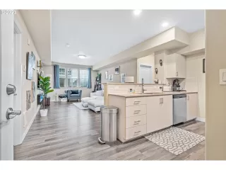 Photo #3: 23675877 Listing