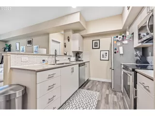 Photo #4: 23675877 Listing