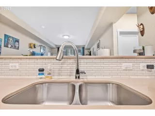 Photo #6: 23675877 Listing