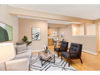 Photo #4: 23676306 Listing