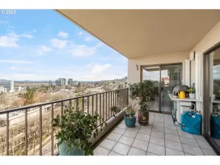 Photo #2: 23677068 Listing