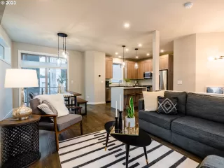 Photo #3: 23677711 Listing