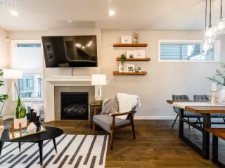 Photo #4: 23677711 Listing