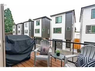 Photo #5: 23677711 Listing