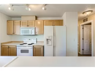 Photo #6: 23678068 Listing