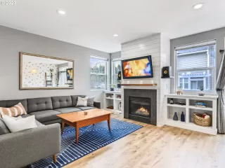 Photo #5: 23678401 Listing