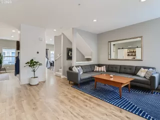 Photo #6: 23678401 Listing