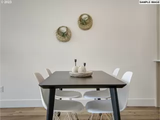 Photo #5: 23678411 Listing