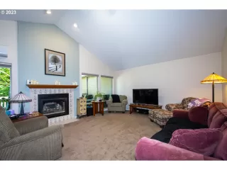 Photo #3: 23678419 Listing