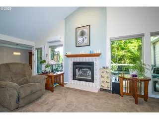 Photo #4: 23678419 Listing