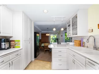 Photo #6: 23678419 Listing