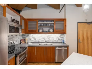 Photo #3: 23678440 Listing