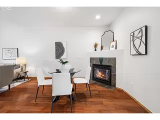 Photo #4: 23678700 Listing