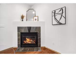 Photo #5: 23678700 Listing