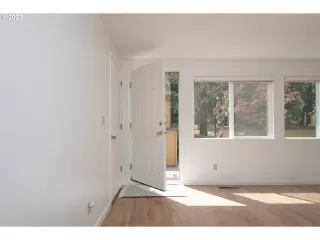 Photo #4: 23678956 Listing 