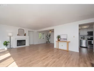 Photo #5: 23678956 Listing 