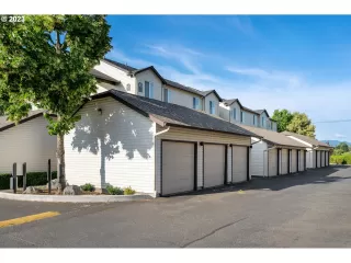 Photo #2: 23678983 Listing 