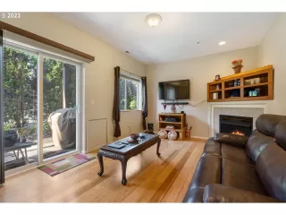 Photo #5: 23678983 Listing 