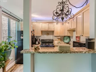 Photo #5: 23679401 Listing 