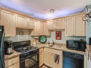 Photo #6: 23679401 Listing 