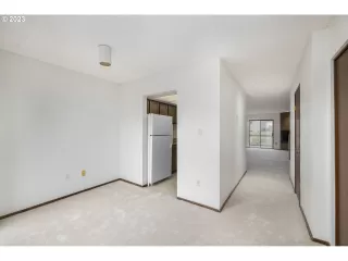 Photo #5: 23679420 Listing 
