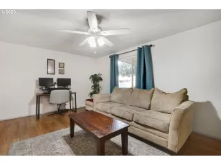 Photo #4: 23682038 Listing