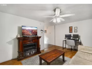 Photo #5: 23682038 Listing