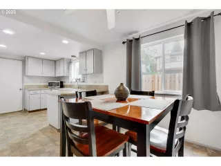 Photo #6: 23682038 Listing