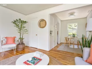 Photo #3: 23682509 Listing