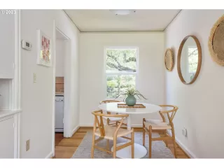 Photo #4: 23682509 Listing