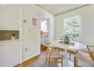 Photo #5: 23682509 Listing