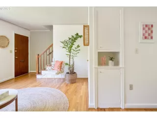 Photo #6: 23682509 Listing